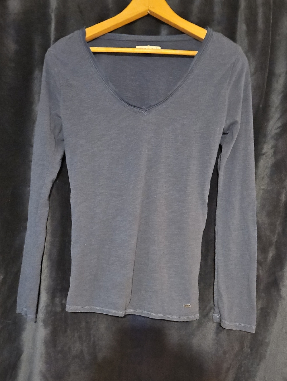 Aeropostale Women's V-Neck Long Sleeve Tee - Slate
